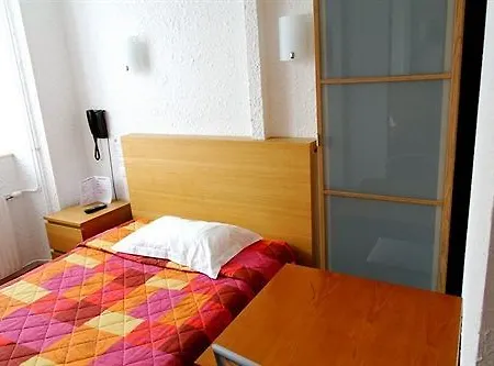 ホテル Cit'hotel Du Tigre ヴェルダン・シュル・ムーズ